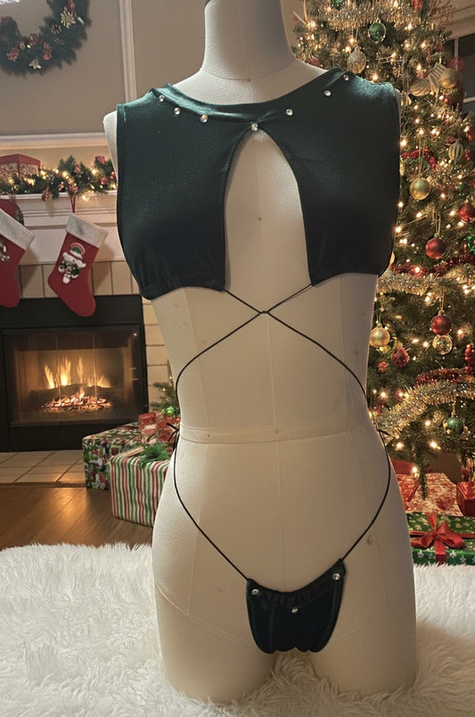 Emerald velvet crop top cutout sexy holiday outfit
